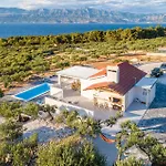 Casa vacanze Amazing Home In Splitska-Supetar Splitska