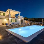 Amazing Home In Splitska-Supetar Casa vacanze Splitska