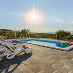 Casa vacanze Amazing Home In Splitska-Supetar *
