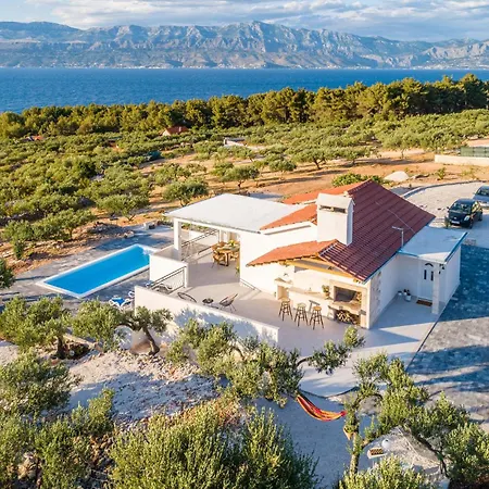 Дом отдыха Amazing Home In Splitska-Supetar Сплитска