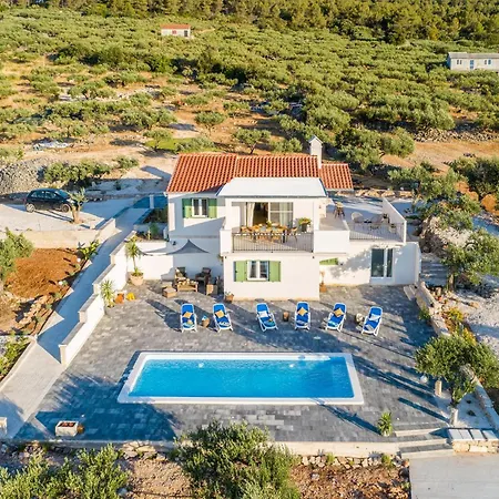 Amazing Home In Splitska-Supetar