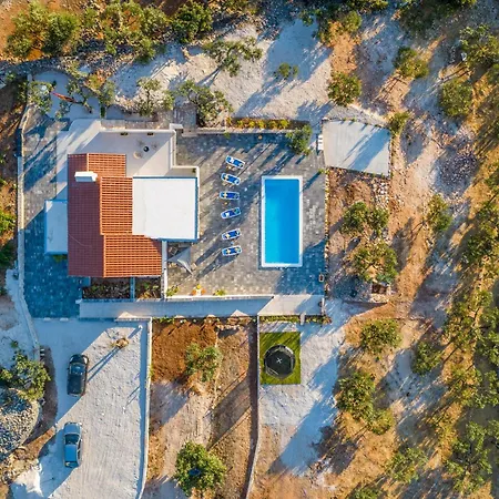 Дом отдыха Amazing Home In Splitska-Supetar Сплитска