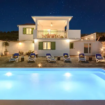 Amazing Home In Splitska-Supetar