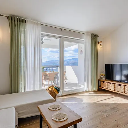 Amazing Home In Splitska-Supetar Tatil Evi *